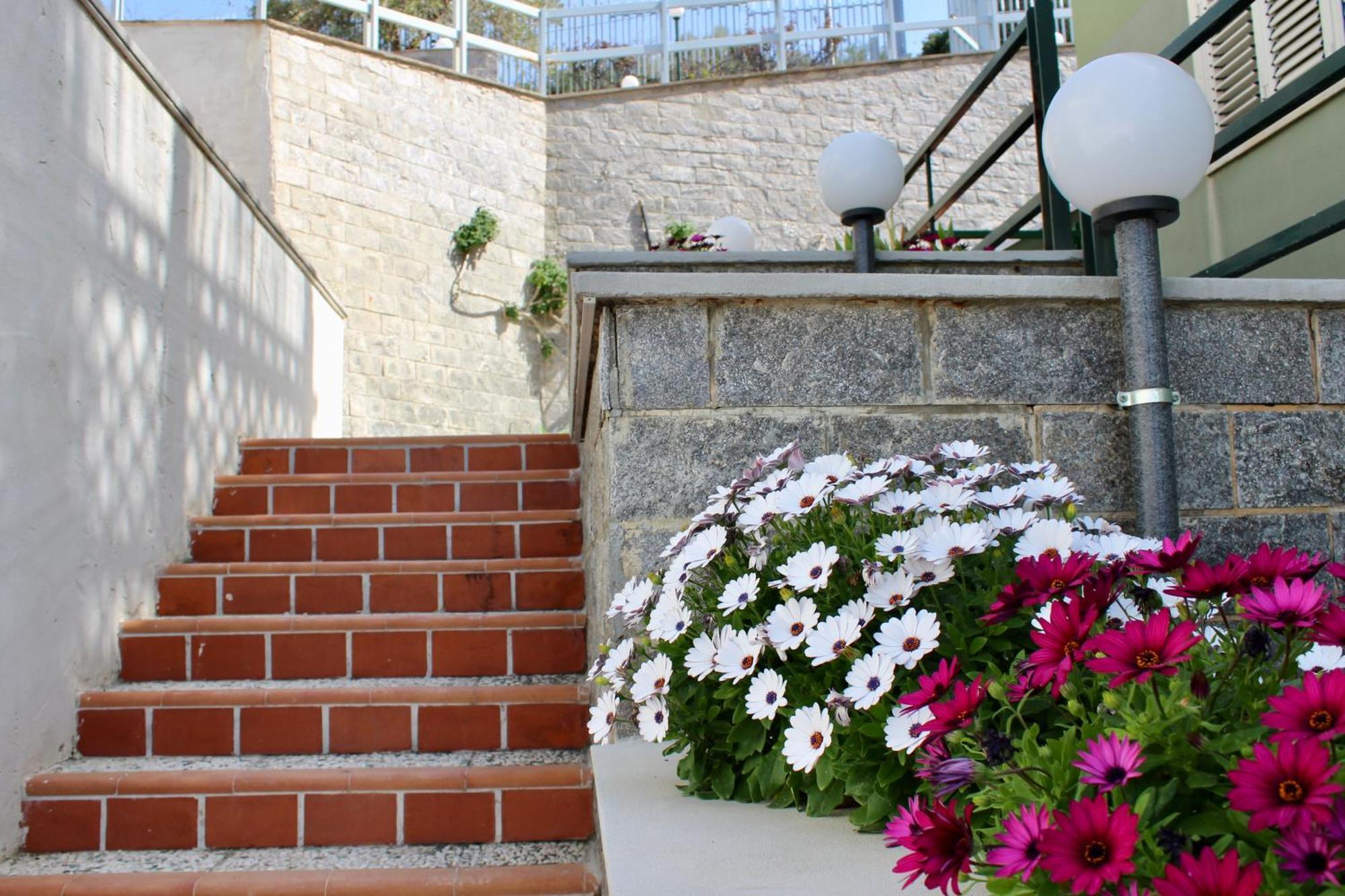 Seaside Oasis Apartment เชฟาลู ภายนอก รูปภาพ