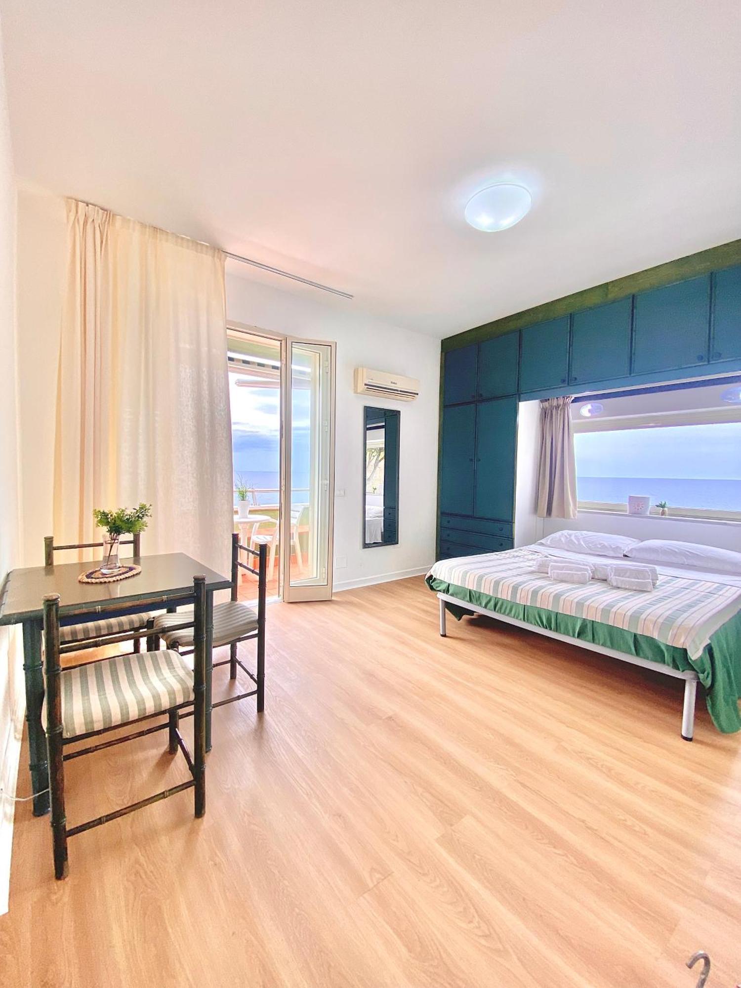 Seaside Oasis Apartment เชฟาลู ภายนอก รูปภาพ