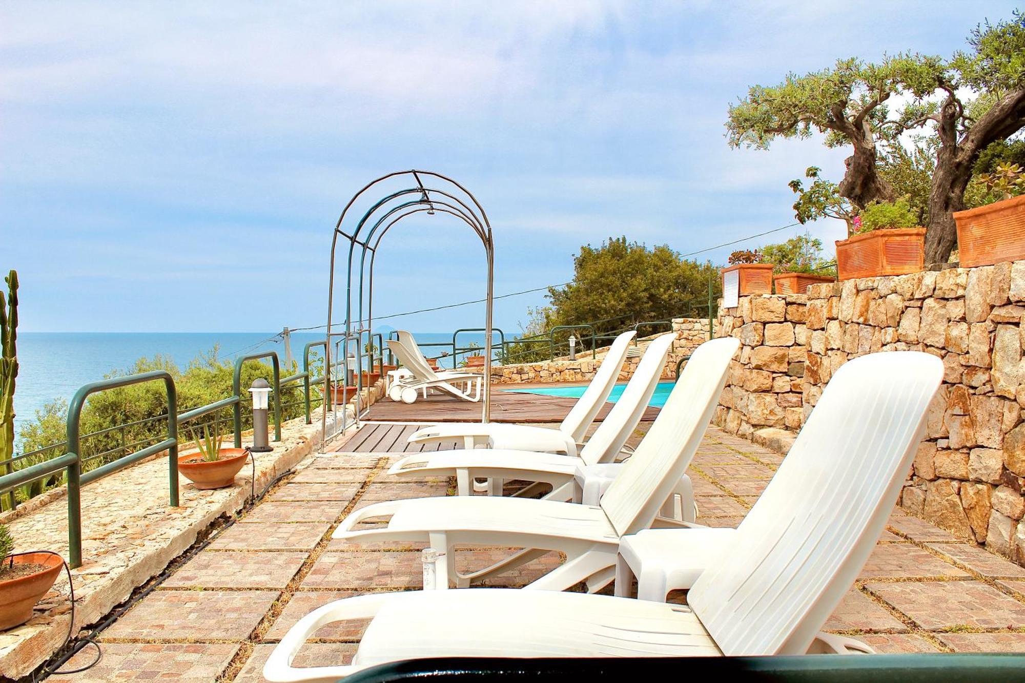 Seaside Oasis Apartment เชฟาลู ภายนอก รูปภาพ